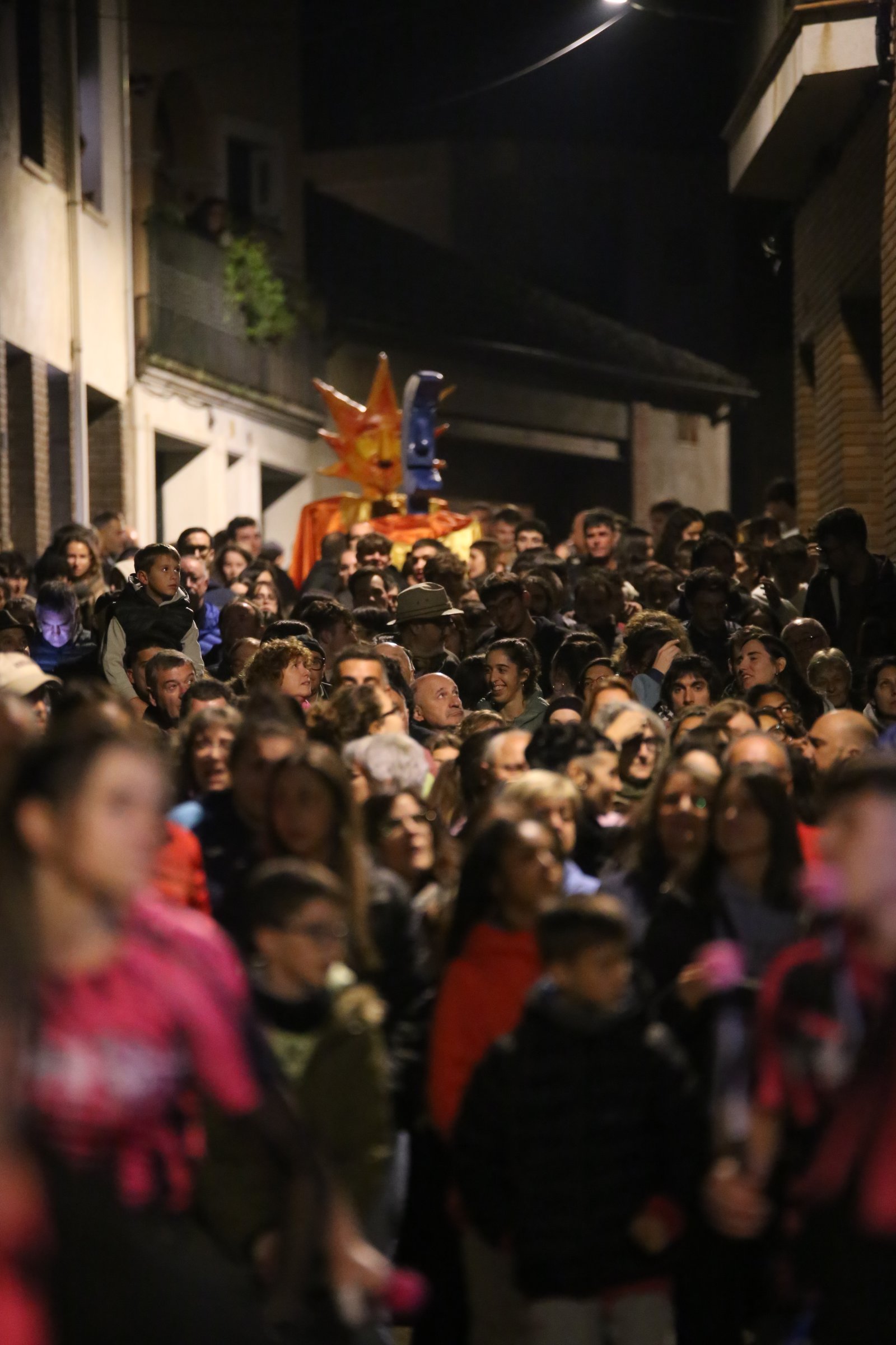 Participants a la Ruta de la Ratafia pels carrers de Santa Coloma